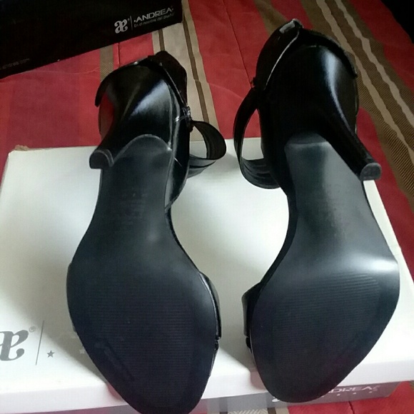 Black heels with bow detail - Picture 4 of 6